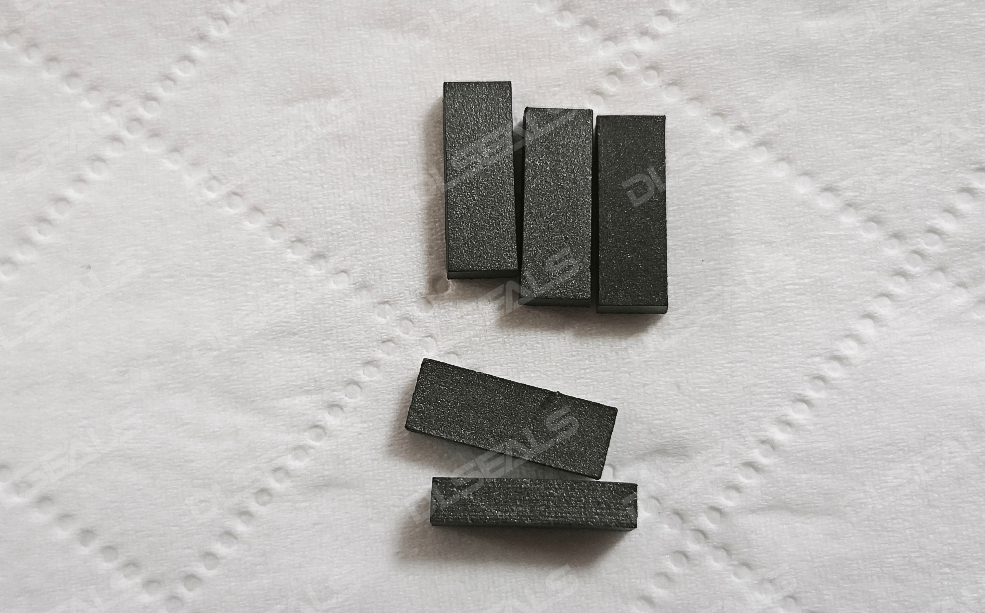 可變排量機(jī)油泵徑向滑塊密封條